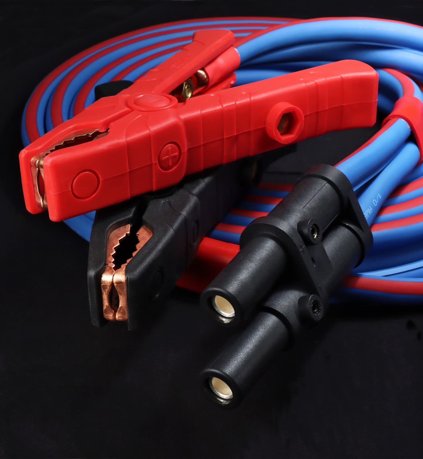 Arctic Superflex Blue jump-start cable with a keyed plug