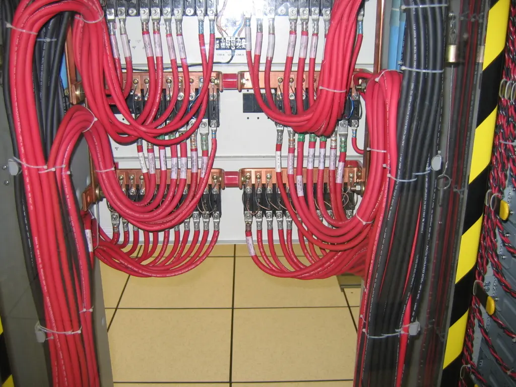 Flexible power cable looping into switchgear busbars in a data center