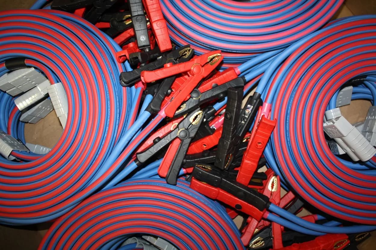 Polar Wire jumper cables with 1000 amp clamps