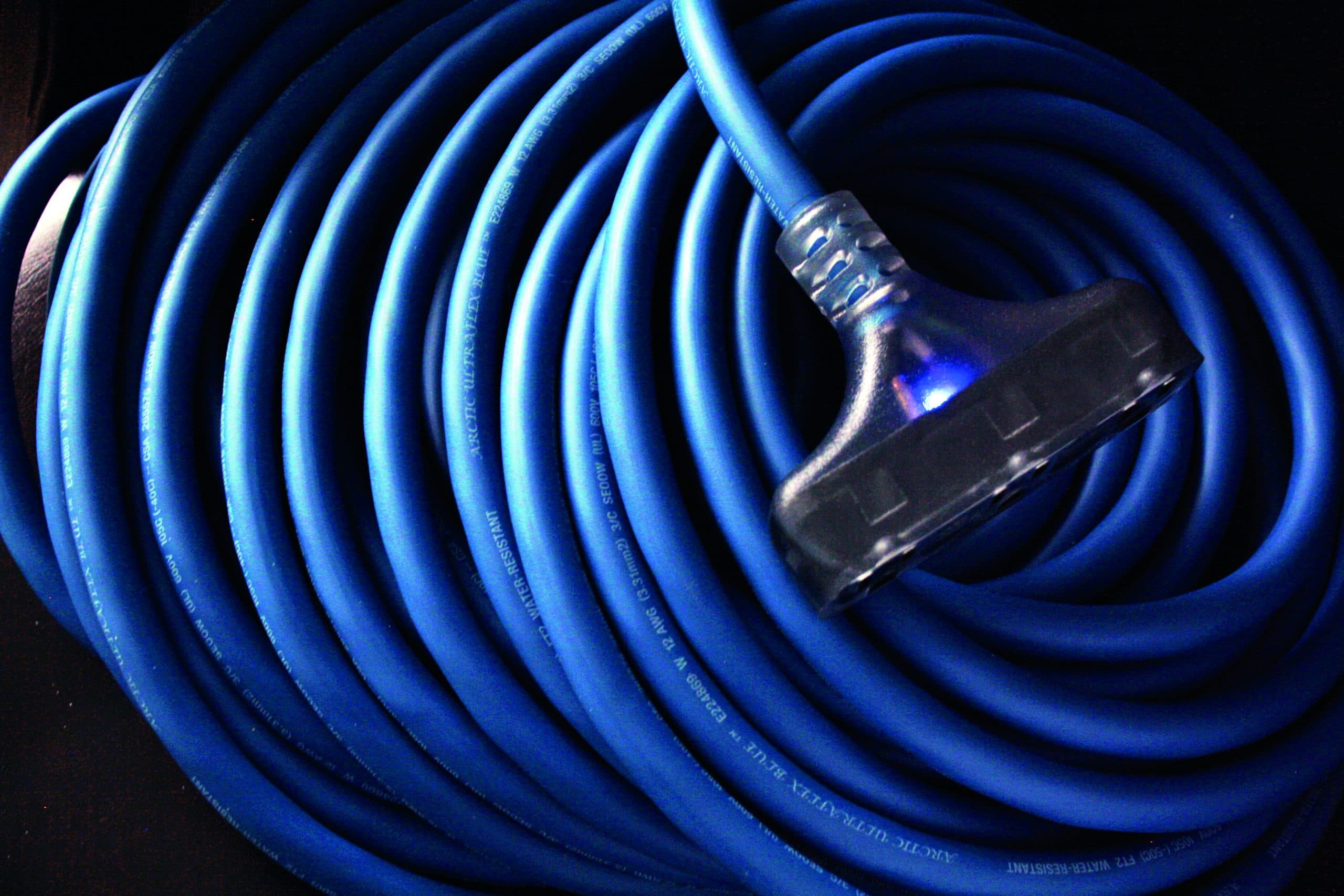 Arctic Ultraflex Blue SEOOW extension cord coiled on a bench